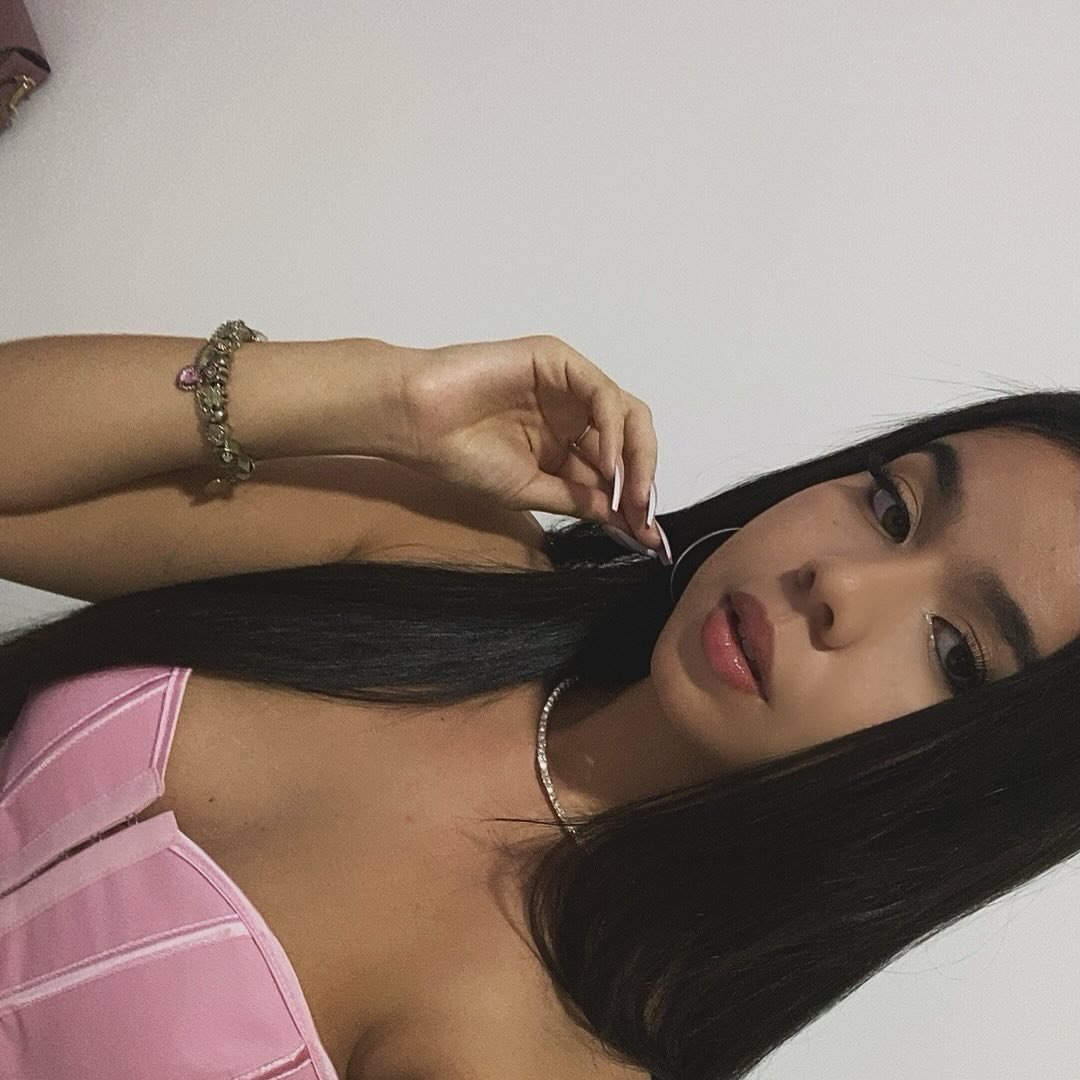 Evellyn C.